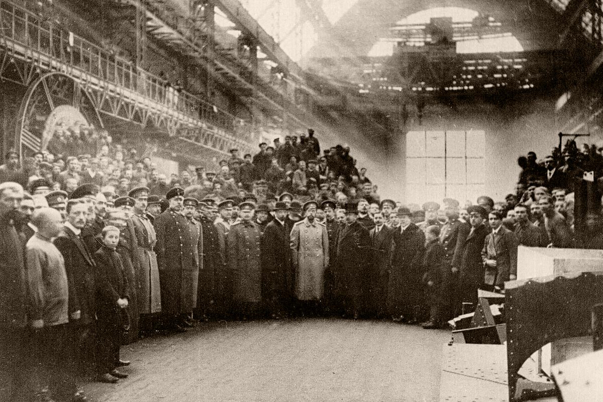 Николай II в башенной мастерской Путиловского завода. 1915 год